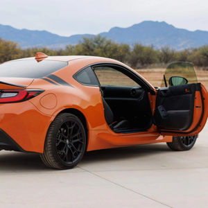 Édition Spéciale 2023, Voiture Sportive Coupé Deux Portes 2.4L à Aspiration Naturelle, Transmission Manuelle à 6 Vitesses, Propulsion Arrière, Véhicule d'Occasion en Excellent État - Product Image 1