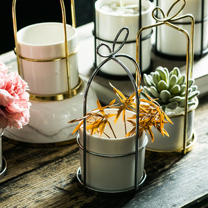 <span class=keywords><strong>Mini</strong></span> vase à fleurs en céramique bon marché, décor <span class=keywords><strong>de</strong></span> maison en céramique avec support en métal - Product Image 3