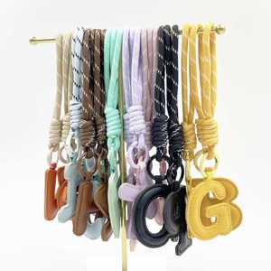 Llavero de Cuero Creativo con 26 Letras, Antipérdida, Exquisito, Colgante para Bolsa, Pequeño Accesorio de Regalo - Product Image 1