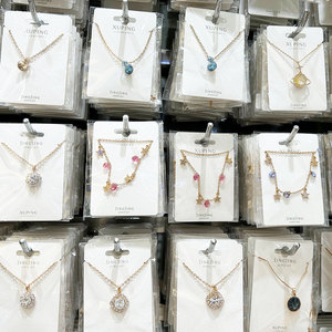 Collana da Donna Xuping Gioielli all'Ingrosso Placcata Oro con Catena a Maglie e Ciondoli di Perline Fiori Cuori Farfalle Perle Cristalli e Stile Tennis di Moda - Product Image 5