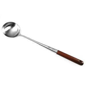 Cuchara de metal de cocina clásica tradicional para saltear a mano para uso en fiestas - Product Image 1
