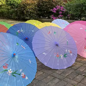 Großhandel chinesische Handwerk Regenschirm Stoff Sonnenschirme mit Bambus/Holzgriff Hübsche Hochzeit Sonnenschirm Dekoration
