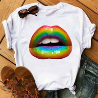 Elegante Blusa Gráfica con Estampado de Labios y Ojos para Mujer Cuello Redondo Manga Corta Top Básico Ropa Casual de Verano Camisa Urbana con Beso