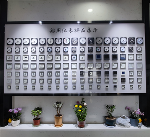 Tùy Chỉnh Tốt Nhất Kép 90 Độ Quy Mô 0-450V Điện Áp Meter Đôi Con trỏ 450 V Vôn Kế Với Báo Động Giá Đầu Ra - Product Image 6