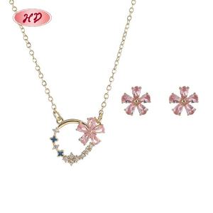 Ensemble de bijoux <span class=keywords><strong>plaqué</strong></span> <span class=keywords><strong>or</strong></span> 18 carats avec collier et boucles d'oreilles scintillants pour femme, idéal pour mariage (MOQ 6) - Product Image 2