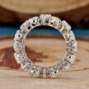 Bague en diamant de joaillerie fine contemporaine avec diamant central serti clos et bande confortable et lisse pour une élégance au quotidien - Product Image 6