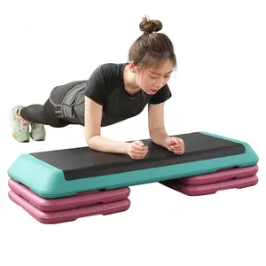 Plataforma de exercícios para academia, plataforma de treino de passo aeróbico ajustável antiderrapante com quatro risers