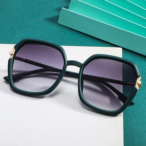 Gafas de sol de gran tamaño de estilo coreano para mujer, protección UV400, clase 2, lentes de PC, montura negra, C2, morado, gris, rosa - Product Image 1