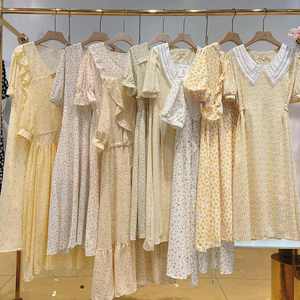 Venta al por Mayor de Vestidos Florales Variados Nuevos y Vestidos de Dama en Stock - Product Image 4