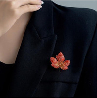 Broche anti-exposition en alliage plaqué feuille d'érable rouge diamant scintillant, style simple, pour femme, automne-hiver, usage quotidien, pour costumes et châles