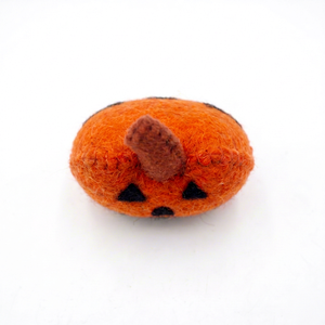 Fieltro y lana: Decoración infantil de Halloween con monstruo aterrador de calabaza - Product Image 2