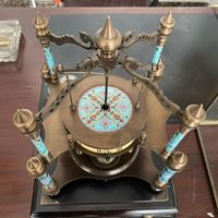 Horloge de table mécanique à balancier volant en laiton émaillé cloisonné couleur bronze antique SM rétro
