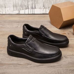 รองเท้าหนังวัวทรงเหลี่ยมสำหรับผู้ชาย คุณภาพสูง ระบายอากาศได้ดี กันลื่น เหมาะสำหรับใส่ทำงานในออฟฟิศ  พร้อมเชือกผูก  รับทำโลโก้ตามสั่ง - Product Image 2