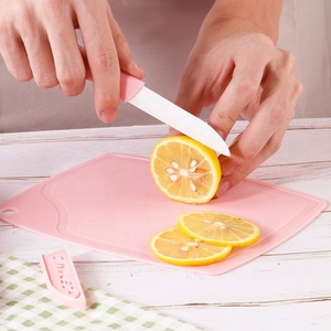 Set di <span class=keywords><strong>Coltelli</strong></span> da Frutta Professionali Ecologici <span class=keywords><strong>in</strong></span> Tre Pezzi, Set di <span class=keywords><strong>Coltelli</strong></span> <span class=keywords><strong>in</strong></span> <span class=keywords><strong>Ceramica</strong></span>, Set di <span class=keywords><strong>Coltelli</strong></span> da Sbucciatura con Blocco Portacoltelli, Include Confezione Regalo per Cucina - Product Image 6