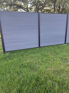 Panneau mural WPC noir écologique co-extrudé avec cadre en aluminium, grain de <span class=keywords><strong>bois</strong></span> embossé, résistant aux UV, anti-pourriture, pour <span class=keywords><strong>extérieur</strong></span> et intimité - Product Image 2