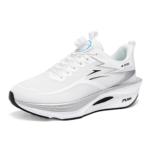 รองเท้าวิ่งผู้ชายอเนกประสงค์สีขาวล้วน ระบายอากาศได้ดี พื้นรองเท้าหนานุ่ม พร้อมระบบปิดแบบหมุนปรับได้รวดเร็วเพื่อความกระชับพอดีเท้า - Product Image 1