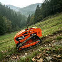 Tondeuse à gazon sur chenilles conçue pour les terrains en pente, avec des chenilles en caoutchouc antidérapantes et résistantes à l'usure et un moteur haute puissance