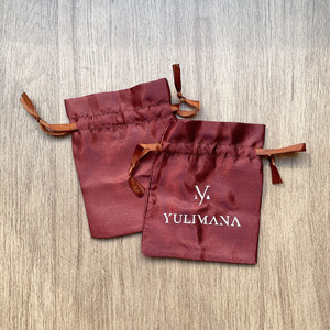 Bolsas de satén de seda color borgoña personalizadas al por mayor con cordón, bolsas de regalo pequeñas de satén con logo impreso en blanco para empaque de joyería y cosméticos - Product Image 4