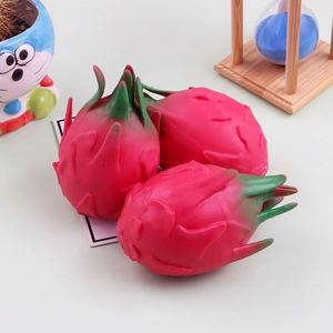 Jouet anti-stress souple en forme de fruit Pitaya à remontée lente pour enfants et adultes, idéal pour les fêtes - Product Image 5