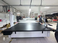 Machine de découpe automatique de tissus CNC à haute efficacité ZHICHENG pour l'industrie du vêtement, t-shirts, pantalons, vestes, jeans