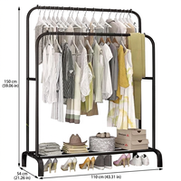 Porte-manteau moderne en métal à double barre avec étagère à chaussures intégrée pour rangement intérieur