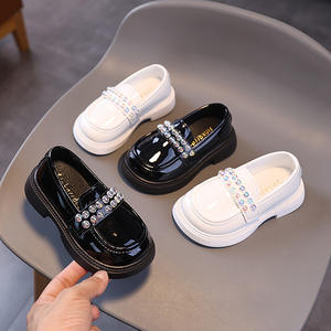 2025 nuevos zapatos de baile de estilo británico para niños, zapatillas de princesa con perlas de charol para niñas con suela blanda, zapatos de rendimiento - Product Image 4