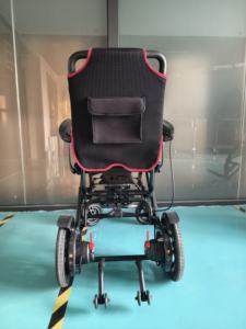 Fauteuil roulant électrique pliable en semi-fibre de carbone pour l'aide à la mobilité, moteurs doubles 150W, batterie à démontage rapide - Product Image 4