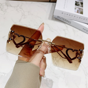 Nouvelles Lunettes de Soleil Sans Monture Grand Cadre Amincissant en Métal Style Amour Tendance Européenne et Américaine Protection UV400 Demi-Monture Femme - Product Image 4