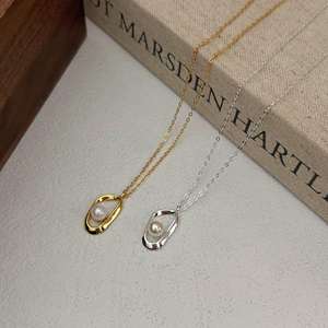 <span class=keywords><strong>Collana</strong></span> in Argento Sterling 925 Autentico con Pendente Irregolare a Conchiglia Traforata e <span class=keywords><strong>Perla</strong></span> - Product Image 1