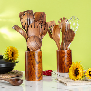 أدوات مطبخ خشبية مخصصة بالجملة، إكسسوارات وأطقم أدوات طبخ من 9 قطع: ملاعق، ملاعق تقليب، مغارف من خشب الساج والأكاسيا، وأدوات بامبو - Product Image 1