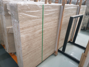 แผ่นหินอ่อนธรรมชาติขัดเงาสำหรับปูพื้นภายนอก ยี่ห้อ Union Stone สีเบจนาโวนาอ่อน เหมาะสำหรับวิลล่าและสระว่ายน้ำ - Product Image 3