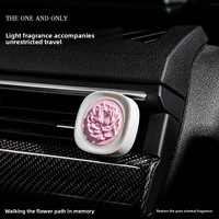 Diffuseur de parfum pour voiture en cuir texturé, désodorisant naturel et ornement décoratif pour grille d'aération - Senteur Moderne Jardinier