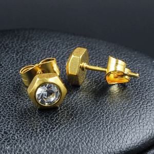 ต่างหูสแตนเลสสตีลแบบใหม่ล่าสุด ดีไซน์คลาสสิกหรูหรา ประดับคริสตัลสีโรสแดงทรงกลม - Product Image 1