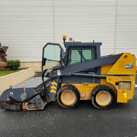 XC740K Compact Skid Steer Loader Wheel Loader Mesin Motor Gearbox Pompa yang Andal Kapasitas 750kg untuk Konstruksi dan Lanskap