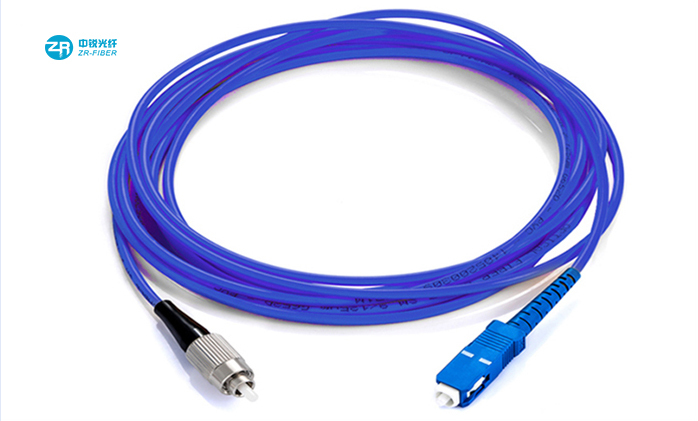 FTTH FTTA FTTX monomodo / modo múltiple APC UPC sc sc breakout cable de conexión de fibra blindada