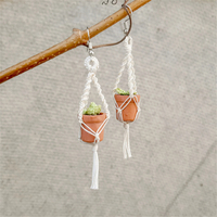 Prix d'usine Boucles d'oreilles macramé pour plantes, Mini pot de succulente en macramé, Breloque suspendue, Accessoires de bijoux faits main style bohème