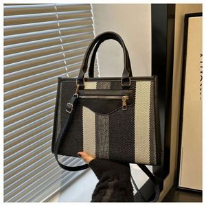 I-0543 USA Mairun Fashion Latest Designer Girls Single <b>Zip</b> PU 6 Inch Small Tote Bags Polyester Lining Outdoor Daily Use Women's - Product Image 4