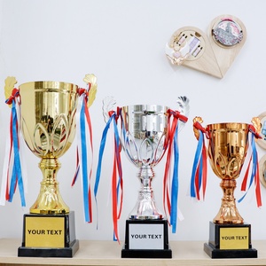 Trofeo y Medallas Personalizadas de Metal para Tenis y Fisicoculturismo - Product Image 2