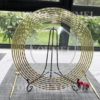 Vaisselle ronde en plastique transparent de qualité supérieure de 13 pouces en gros pour banquet de fête Assiettes de présentation de mariage avec jantes dorées pour le dîner