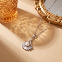 Collier en cuivre léger de luxe avec zircon et perles pour femme, pendentif feuille de Ginkgo, chaîne de clavicule, bijoux élégants et polyvalents, vente en gros