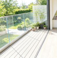 Profil de base de support de garde-corps de balcon en aluminium noir sur mesure pour terrasse et balcon en bord de piscine