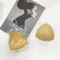 Coussinets de poitrine invisibles triangulaires double face en silicone, adhésifs, lavables, sans couture, respectueux de la peau, pour augmenter la taille de la poitrine des femmes