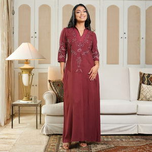 Atractivo y Duradero Vestido Maxi Bordado con Cuello en Viscosa Tencel Color Granate para Mujer - Product Image 4