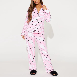 Pyjamas en flanelle et peignoir assorti pour les nuits d'hiver froides, avec motifs à carreaux et chaleur douillette - Product Image 4