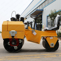 Rouleau compresseur hydraulique à double tambour de 700 kg avec une force de vibration de 2 tonnes