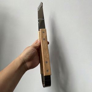 Pinces de barbecue en acier inoxydable avec manche en bois pour la cuisson au charbon de bois - Product Image 5