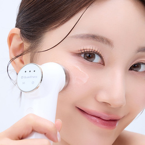 Quadthera เครื่องนวดหน้า, เครื่องนวดหน้าแบบพกพาสีขาวขนาดเล็กสำหรับปรับสีผิวและปรับโทนสี - Product Image 2