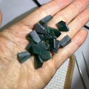 Esmeralda Verde de Zambia Cultivada en Laboratorio para Corte de Gemas - Product Image 1