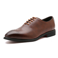 Chaussures Derby décontractées pour hommes à bout pointu, à lacets, coupe basse, style britannique, avec détails sculptés et surpiqûres printanières