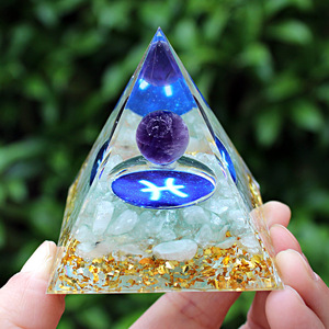 Pirámide de Cristal Omi, Decoración de Resina Epoxi para el Hogar, Adorno de Escritorio, Regalo, Geometría, Grabado Interno, Colección - Product Image 1